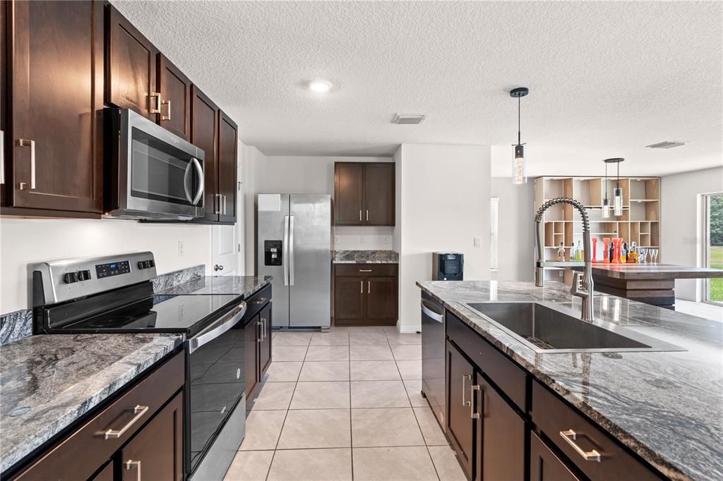 For Rent: $2,500 (4 beds, 2 baths, 2238 Square Feet)