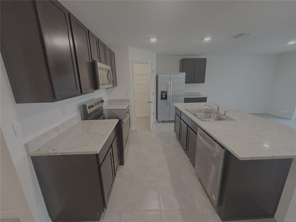 В аренду: $1,995 (4 спален, 2 ванн, 1804 Квадратных фут)