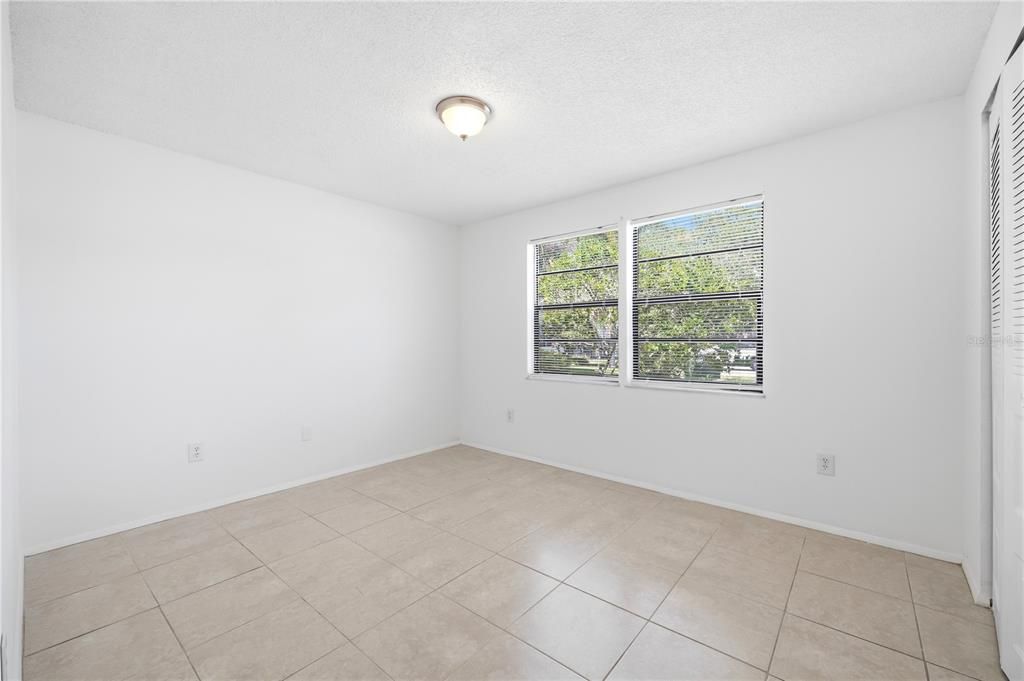 На продажу: $129,900 (2 спален, 2 ванн, 915 Квадратных фут)