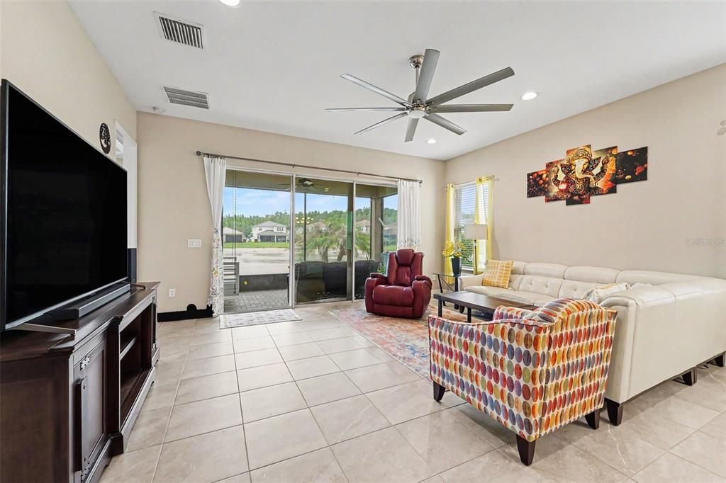 For Sale: $510,000 (3 beds, 2 baths, 2092 Square Feet)