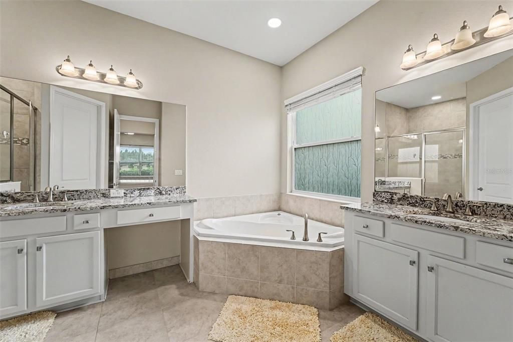 For Sale: $510,000 (3 beds, 2 baths, 2092 Square Feet)