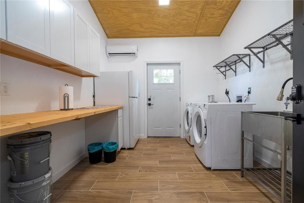 For Sale: $1,595,000 (3 beds, 2 baths, 1719 Square Feet)