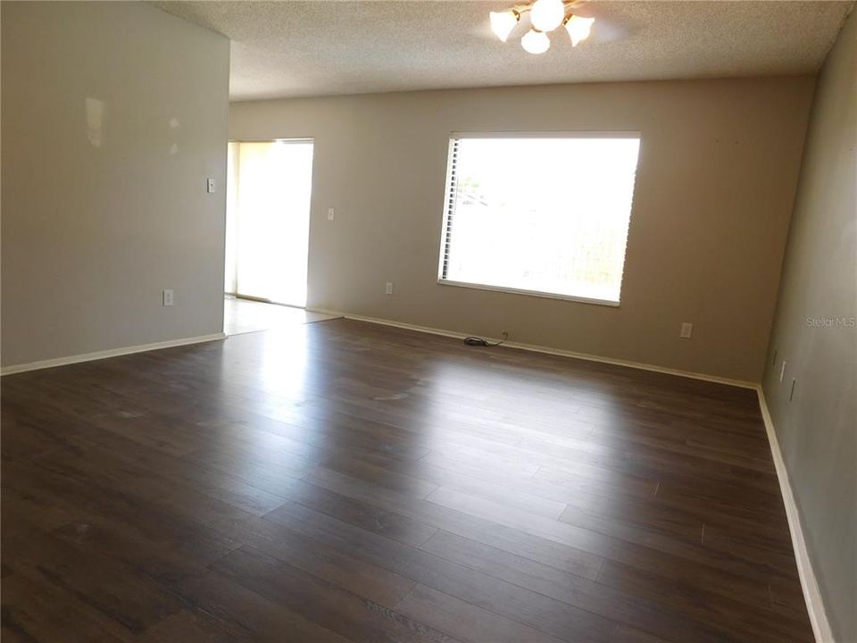 For Sale: $365,000 (4 beds, 2 baths, 1426 Square Feet)