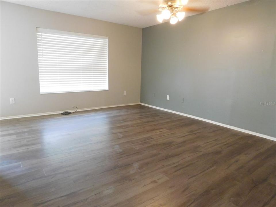 For Sale: $365,000 (4 beds, 2 baths, 1426 Square Feet)