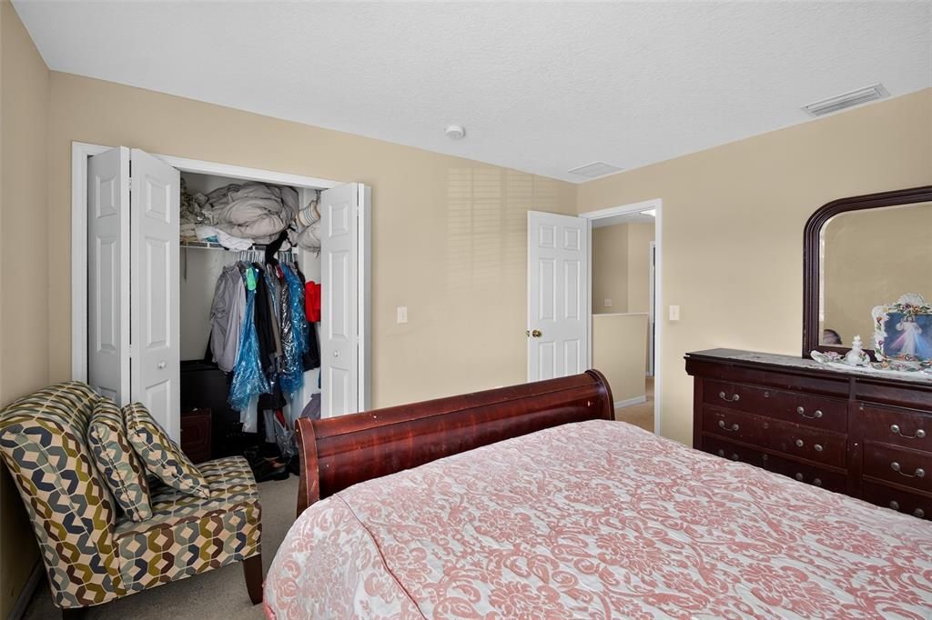For Sale: $349,900 (5 beds, 2 baths, 2212 Square Feet)