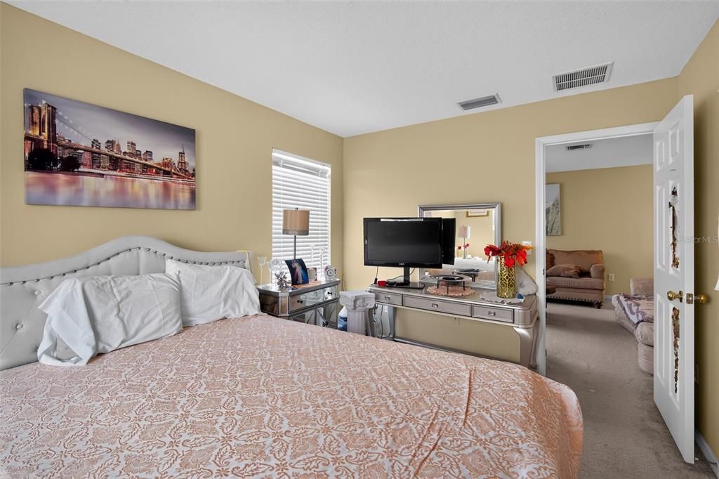 For Sale: $349,900 (5 beds, 2 baths, 2212 Square Feet)