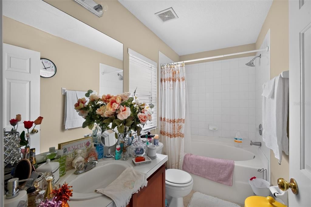 For Sale: $349,900 (5 beds, 2 baths, 2212 Square Feet)