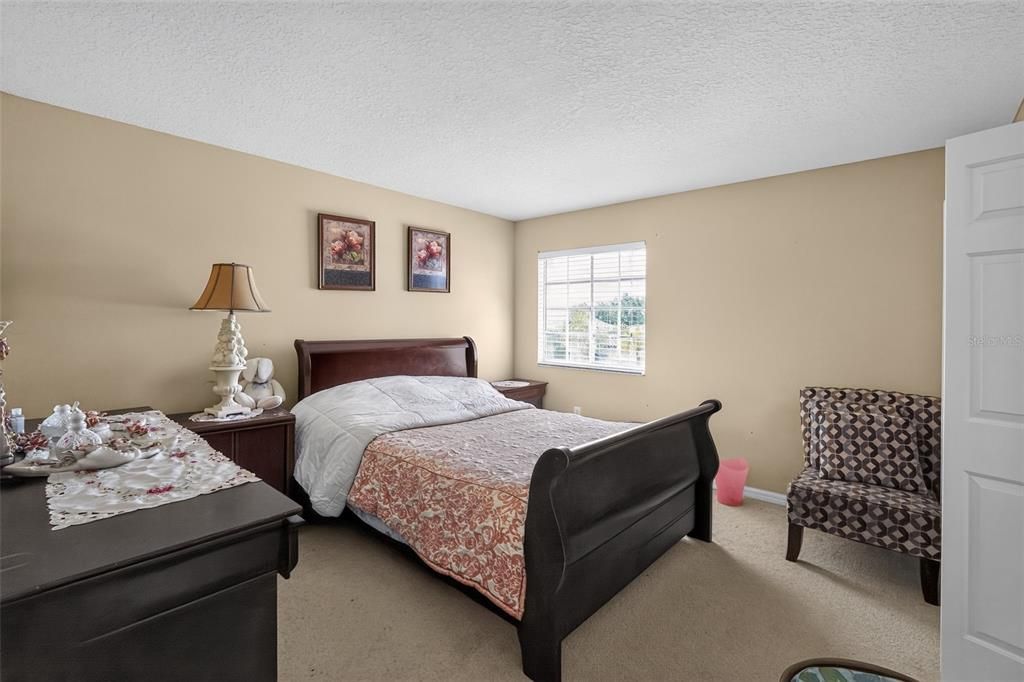 For Sale: $349,900 (5 beds, 2 baths, 2212 Square Feet)