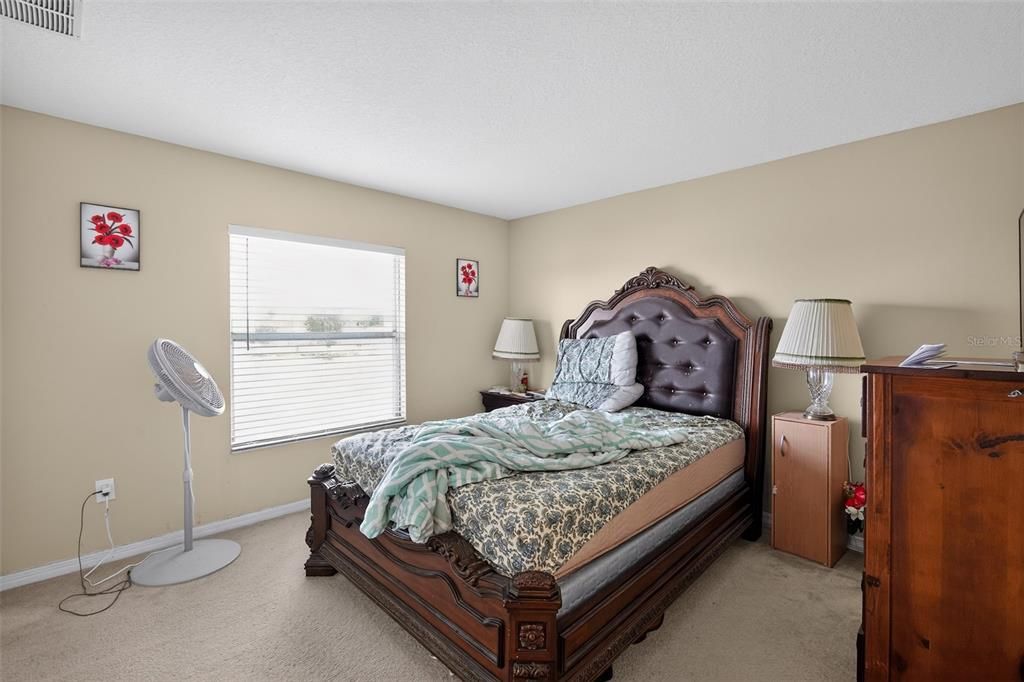 For Sale: $349,900 (5 beds, 2 baths, 2212 Square Feet)