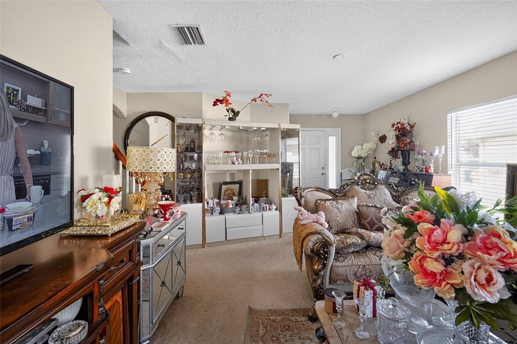 For Sale: $349,900 (5 beds, 2 baths, 2212 Square Feet)