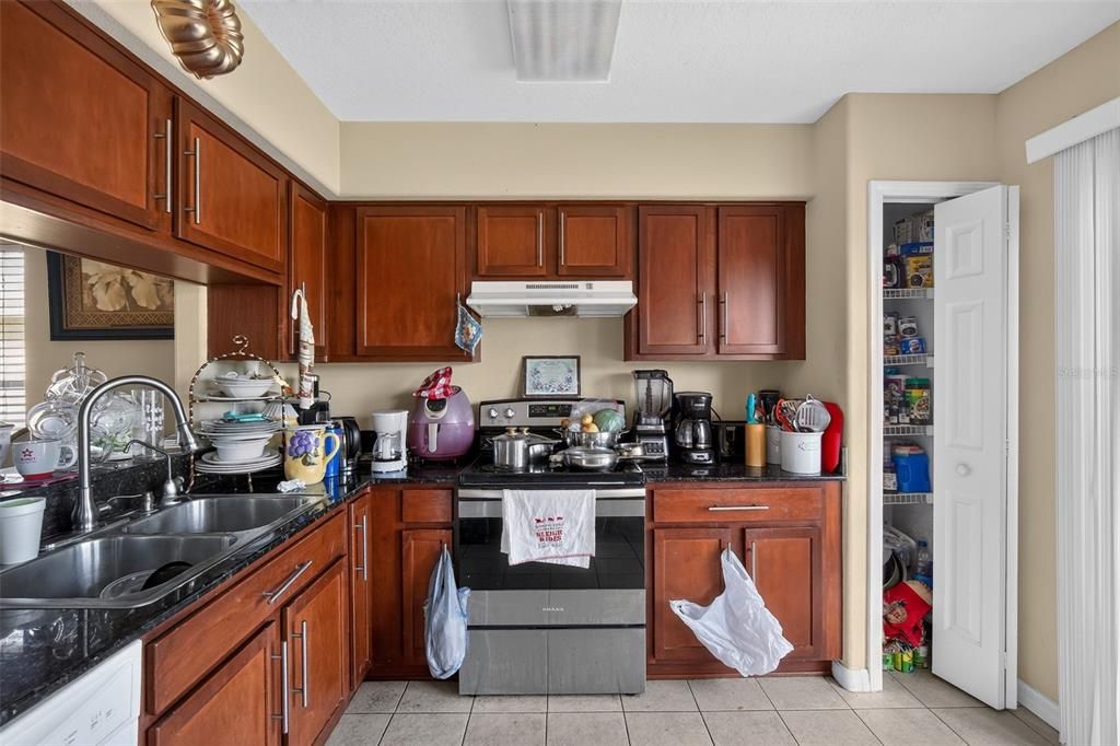 For Sale: $349,900 (5 beds, 2 baths, 2212 Square Feet)