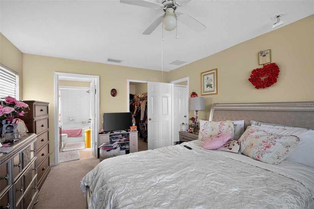 For Sale: $349,900 (5 beds, 2 baths, 2212 Square Feet)