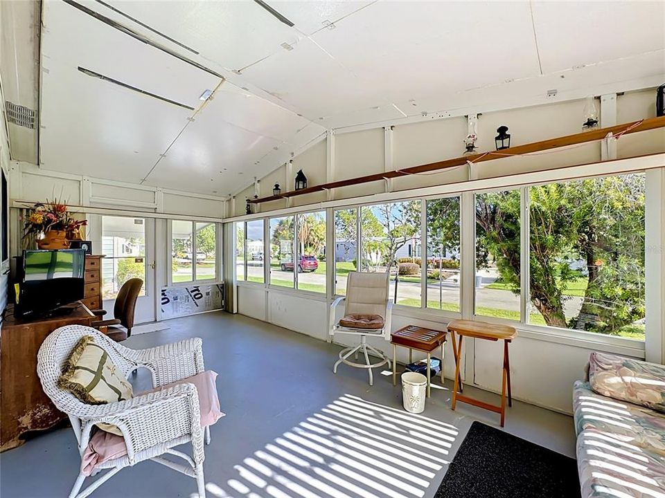 For Sale: $144,000 (3 beds, 2 baths, 936 Square Feet)