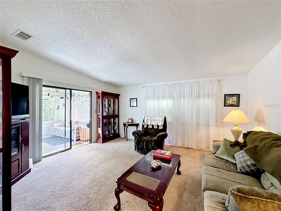 For Sale: $144,000 (3 beds, 2 baths, 936 Square Feet)
