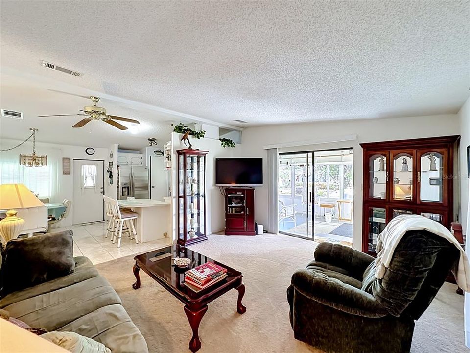 For Sale: $144,000 (3 beds, 2 baths, 936 Square Feet)
