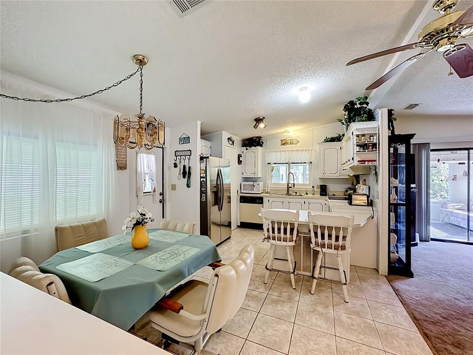 For Sale: $144,000 (3 beds, 2 baths, 936 Square Feet)