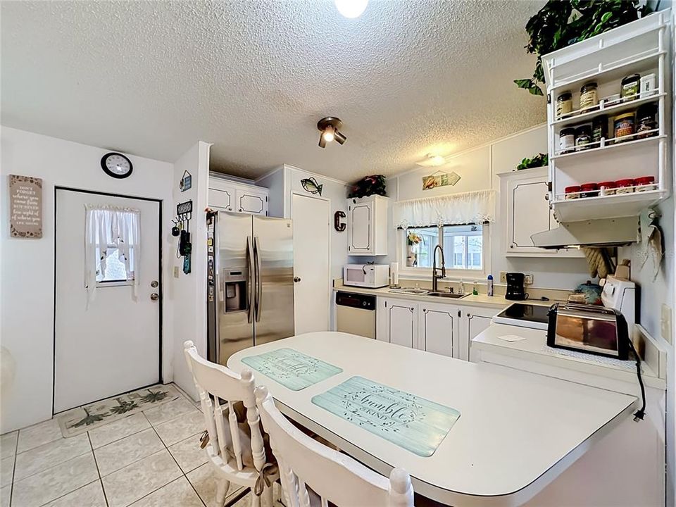 For Sale: $144,000 (3 beds, 2 baths, 936 Square Feet)