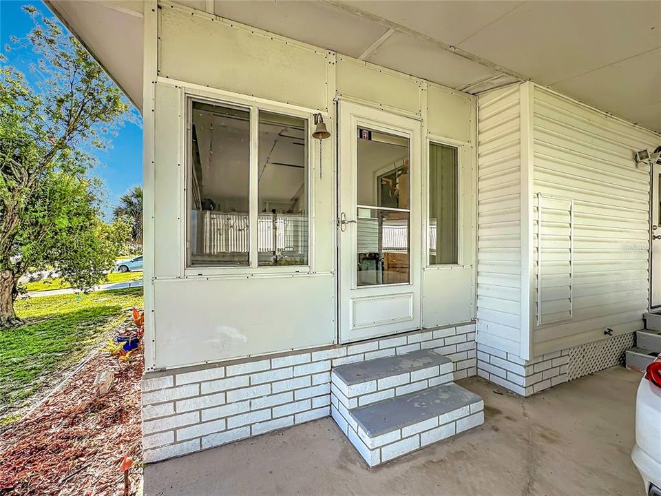For Sale: $144,000 (3 beds, 2 baths, 936 Square Feet)