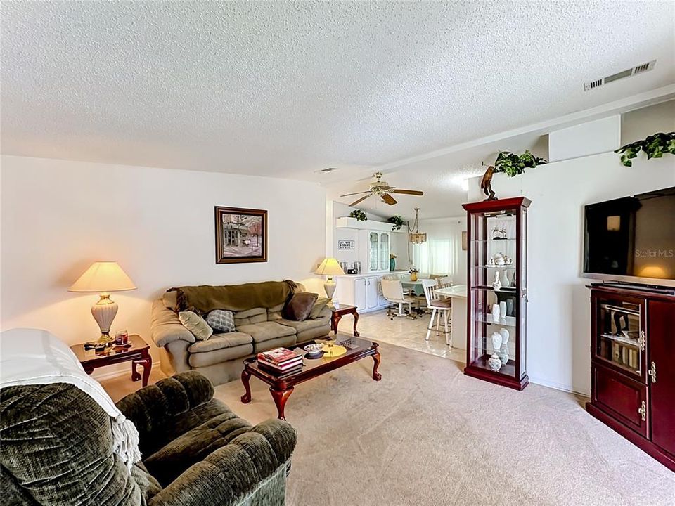 For Sale: $144,000 (3 beds, 2 baths, 936 Square Feet)