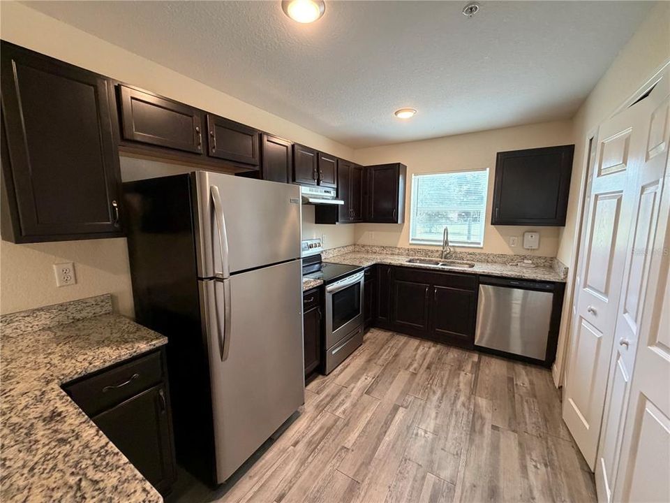 For Rent: $1,300 (2 beds, 2 baths, 3899 Square Feet)