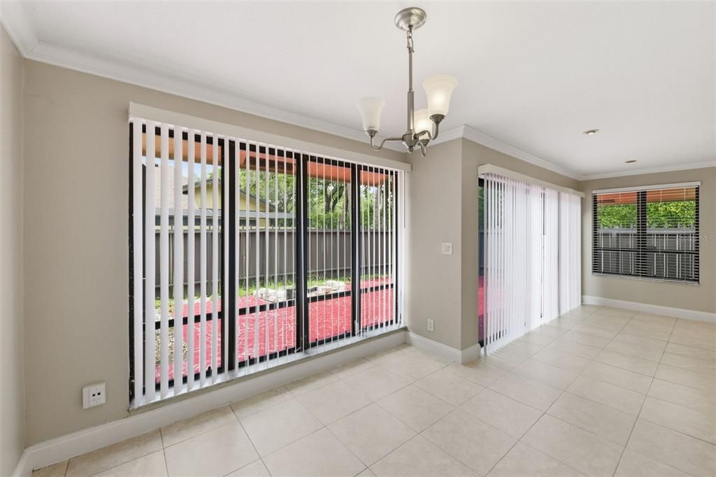 На продажу: $369,900 (2 спален, 2 ванн, 1130 Квадратных фут)