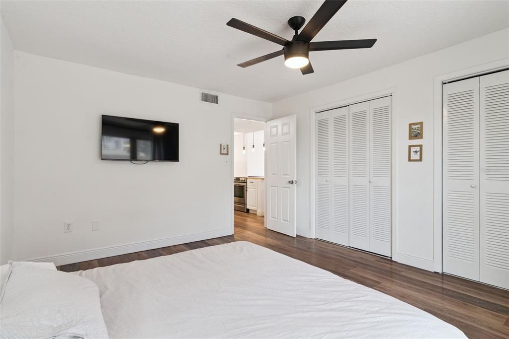 For Sale: $150,000 (1 beds, 1 baths, 695 Square Feet)