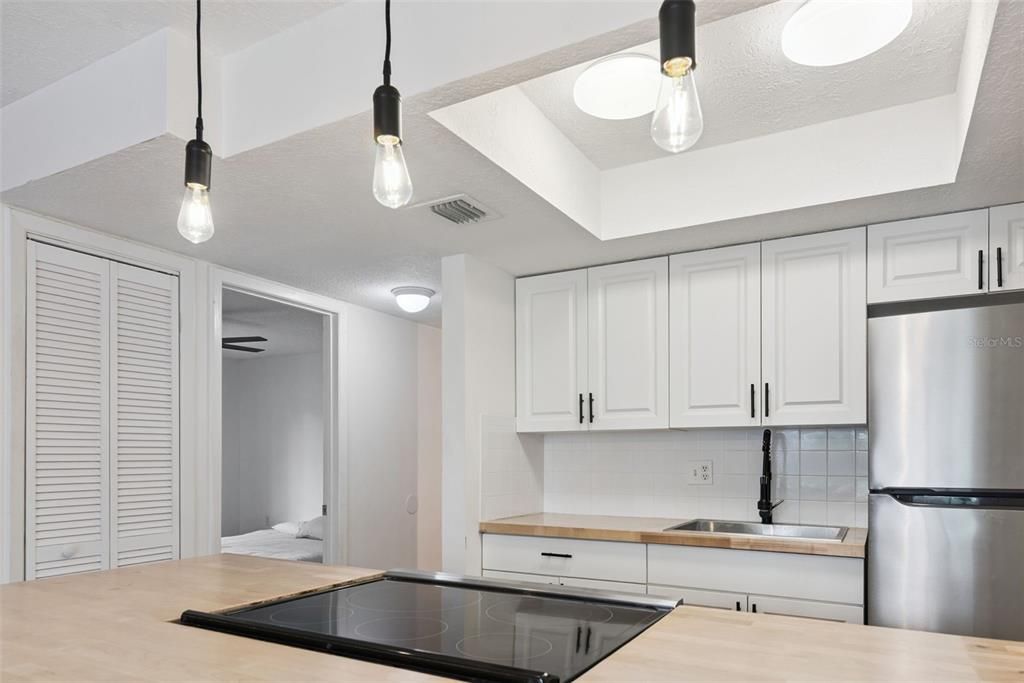For Sale: $150,000 (1 beds, 1 baths, 695 Square Feet)