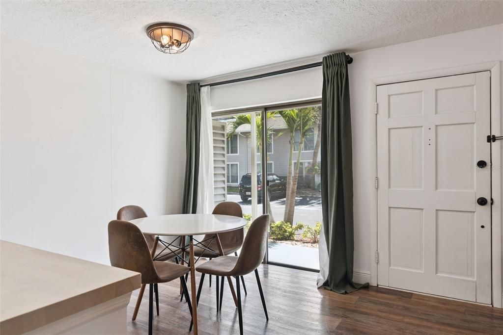 For Sale: $150,000 (1 beds, 1 baths, 695 Square Feet)