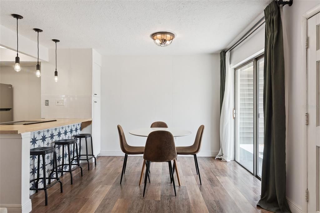 For Sale: $150,000 (1 beds, 1 baths, 695 Square Feet)