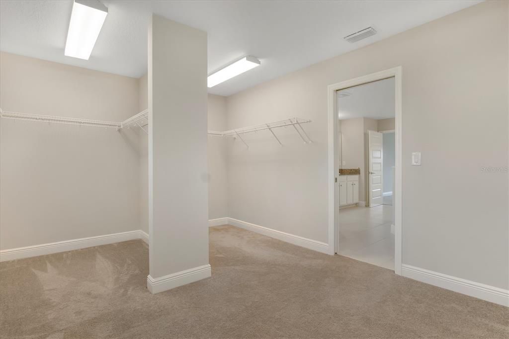 For Rent: $4,500 (5 beds, 4 baths, 4295 Square Feet)