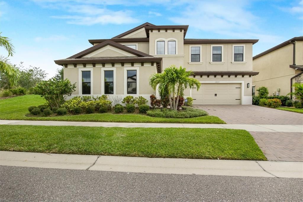 For Rent: $4,500 (5 beds, 4 baths, 4295 Square Feet)