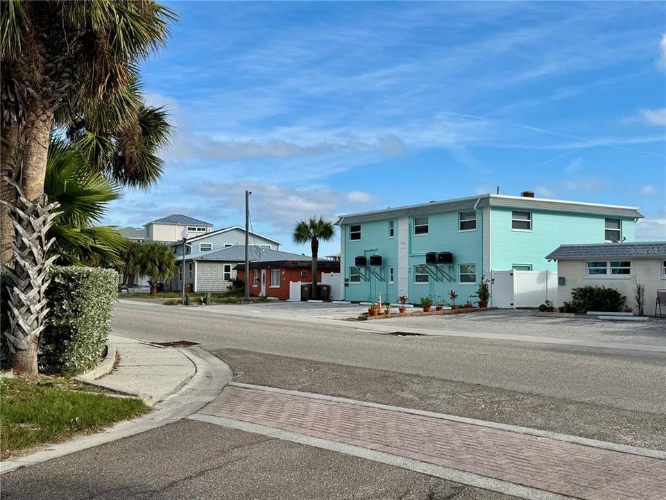 For Rent: $2,000 (1 beds, 1 baths, 600 Square Feet)