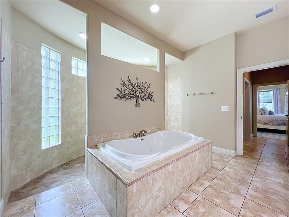 For Sale: $1,075,000 (4 beds, 4 baths, 3552 Square Feet)
