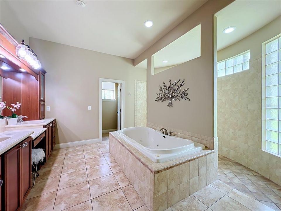 For Sale: $1,075,000 (4 beds, 4 baths, 3552 Square Feet)