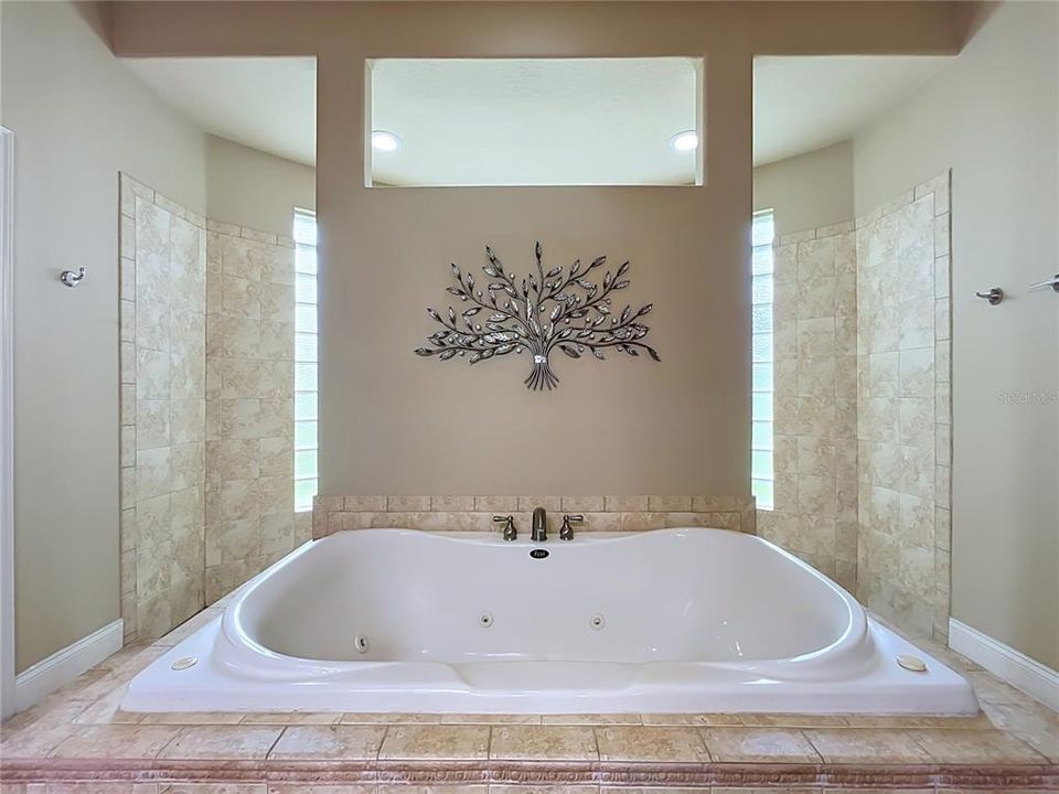 For Sale: $1,075,000 (4 beds, 4 baths, 3552 Square Feet)
