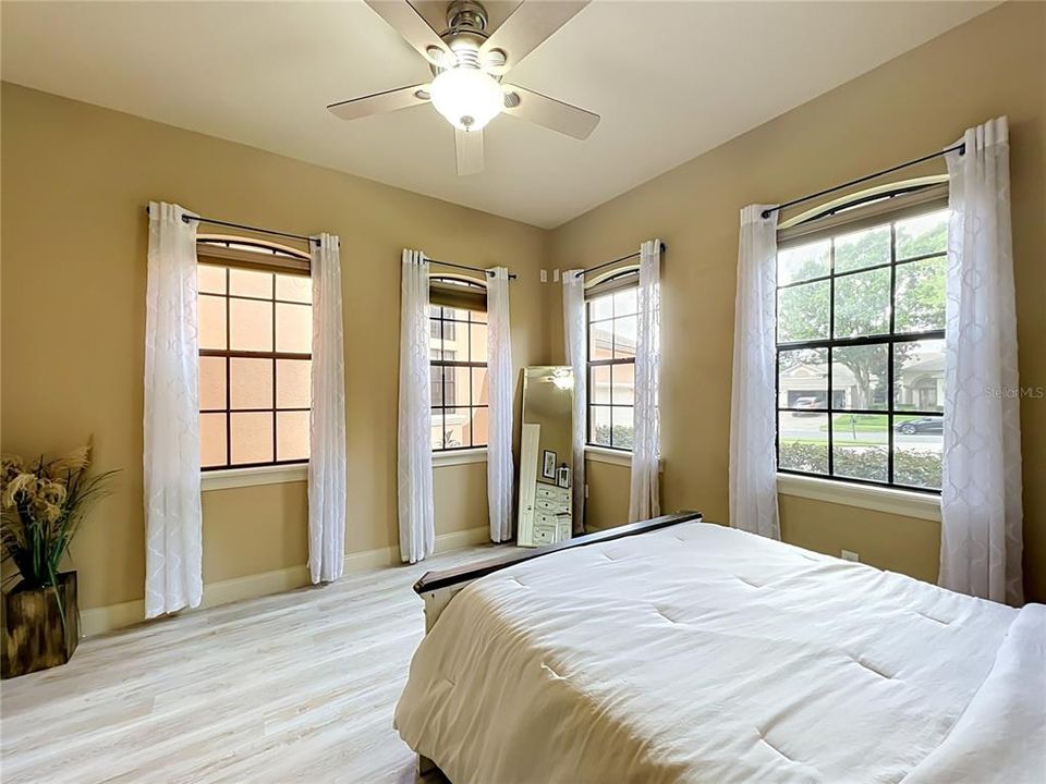 For Sale: $1,075,000 (4 beds, 4 baths, 3552 Square Feet)