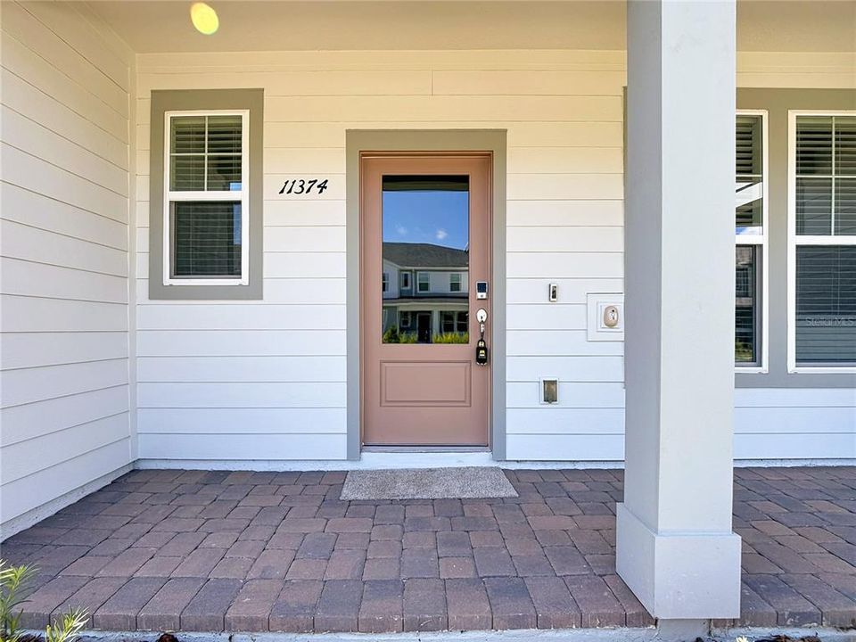 For Rent: $2,500 (3 beds, 2 baths, 1528 Square Feet)