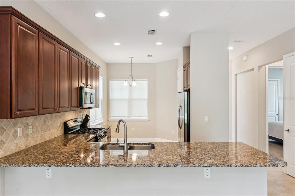 For Sale: $325,000 (2 beds, 2 baths, 1655 Square Feet)