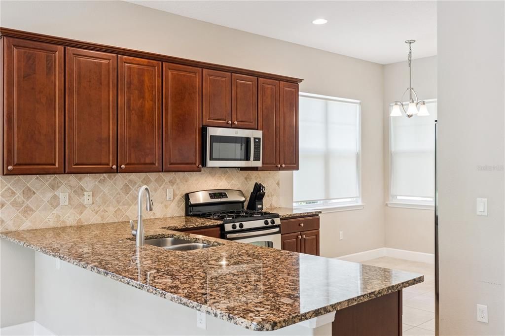 For Sale: $325,000 (2 beds, 2 baths, 1655 Square Feet)