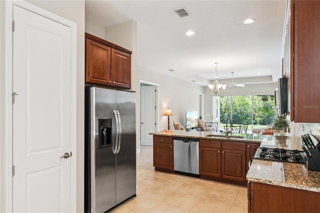 For Sale: $325,000 (2 beds, 2 baths, 1655 Square Feet)