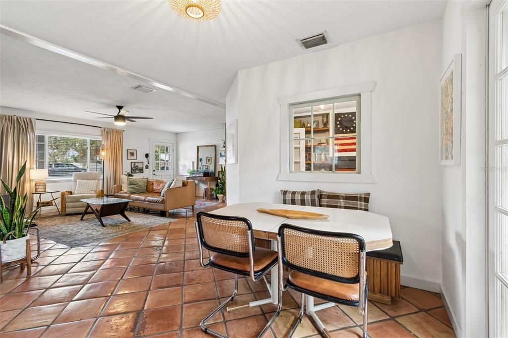 En Venta: $375,000 (3 camas, 2 baños, 1316 Pies cuadrados)