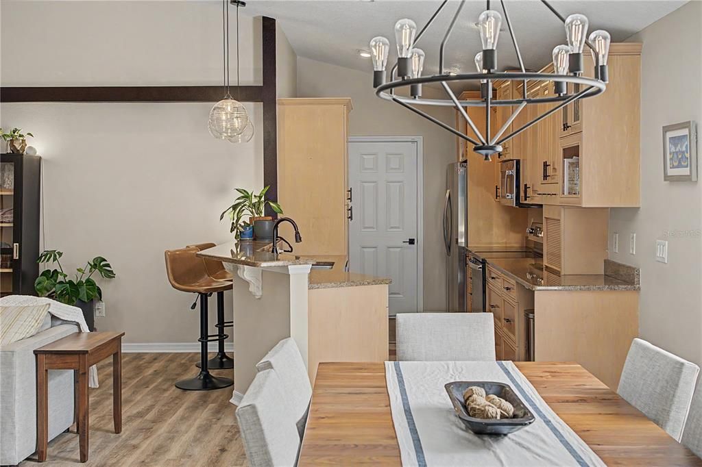 На продажу: $699,900 (3 спален, 2 ванн, 2090 Квадратных фут)