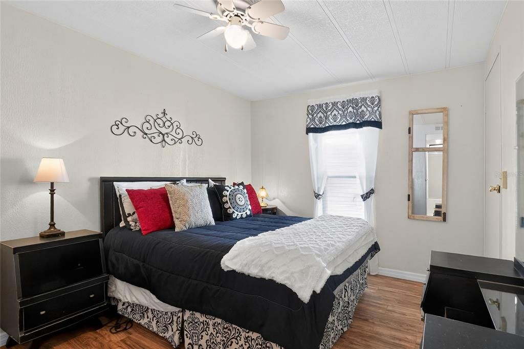 For Sale: $149,900 (2 beds, 2 baths, 1080 Square Feet)