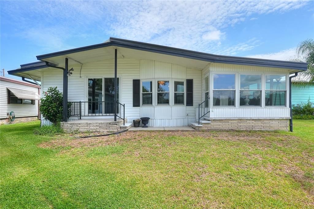 For Sale: $149,900 (2 beds, 2 baths, 1080 Square Feet)