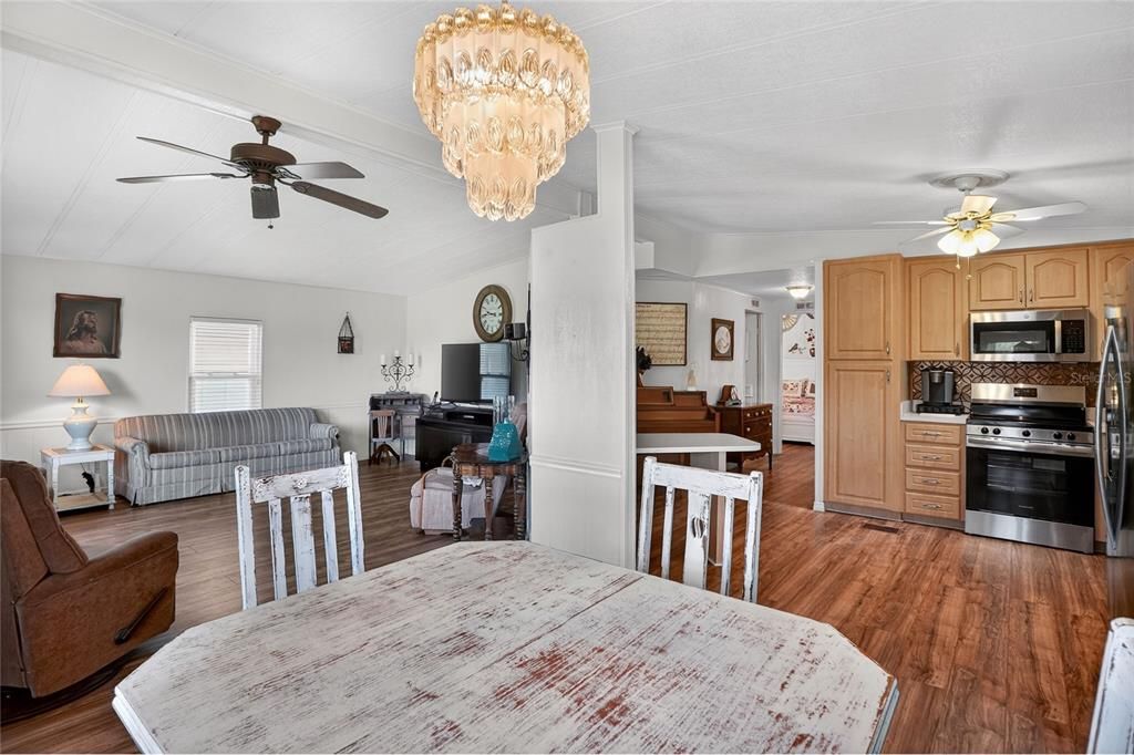 For Sale: $149,900 (2 beds, 2 baths, 1080 Square Feet)