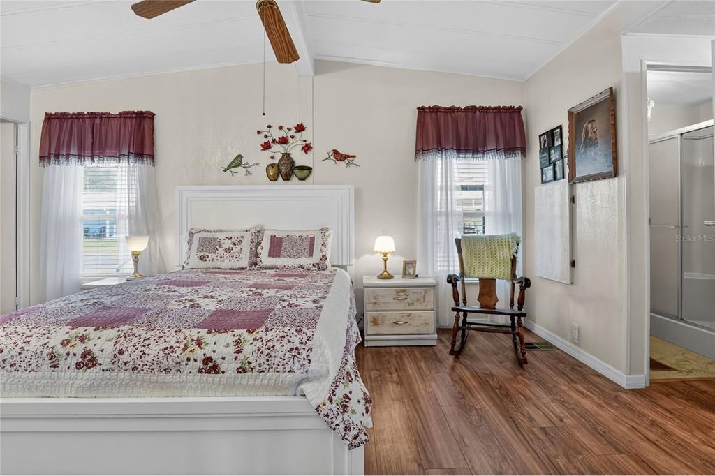 For Sale: $149,900 (2 beds, 2 baths, 1080 Square Feet)