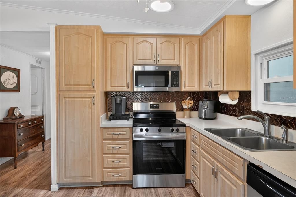 For Sale: $149,900 (2 beds, 2 baths, 1080 Square Feet)
