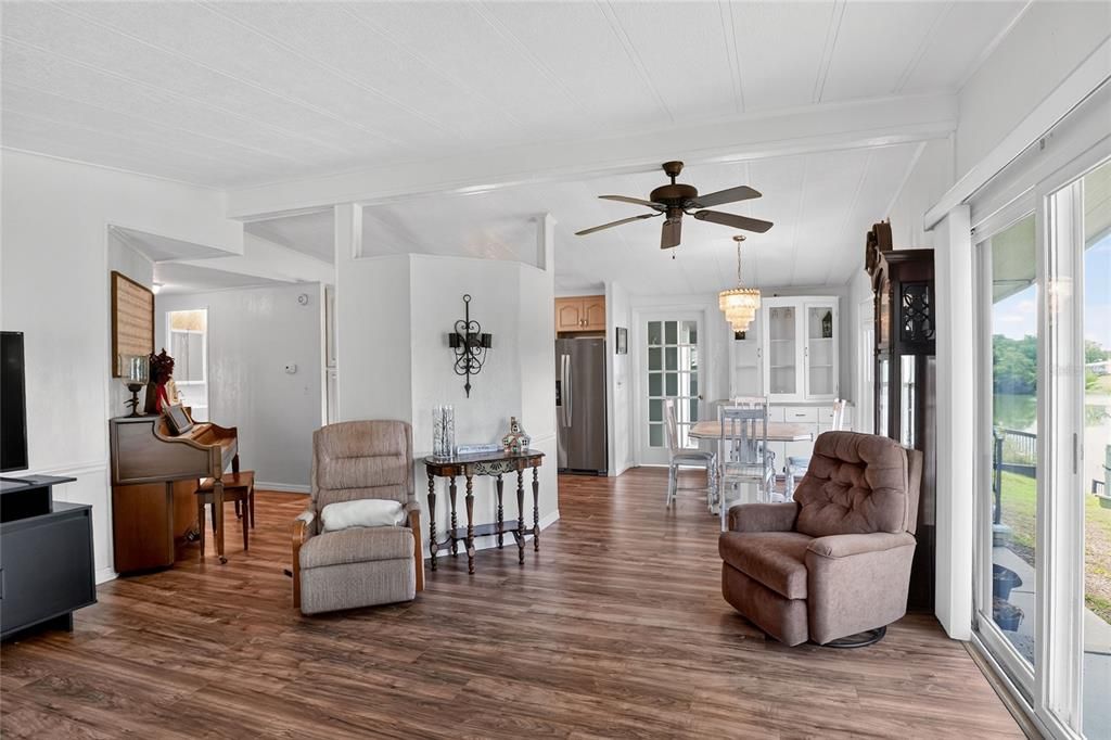 For Sale: $149,900 (2 beds, 2 baths, 1080 Square Feet)