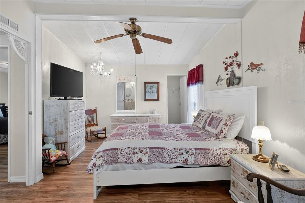 For Sale: $149,900 (2 beds, 2 baths, 1080 Square Feet)