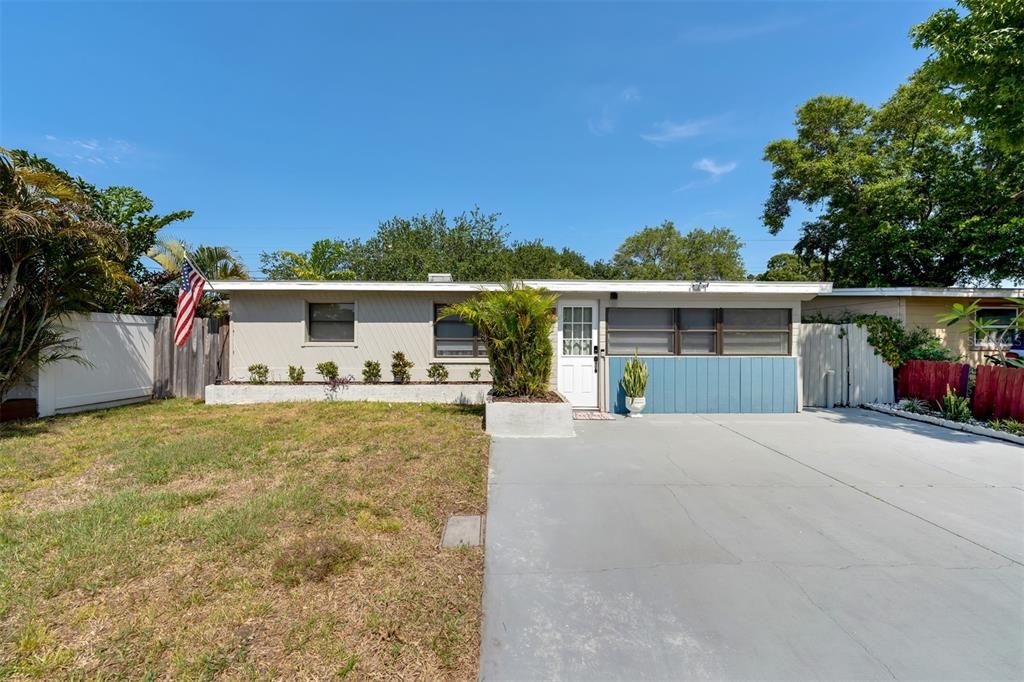 For Rent: $3,000 (4 beds, 2 baths, 1301 Square Feet)